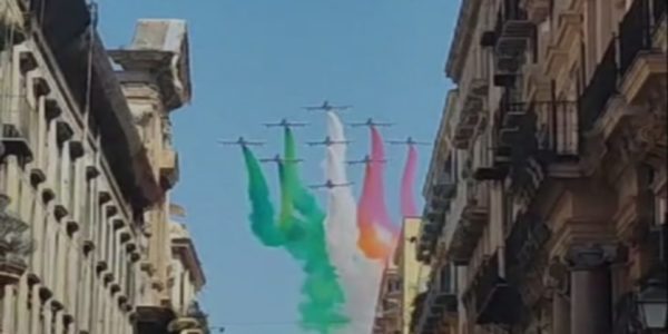 Le Frecce Tricolori a Palermo: il volo spettacolare sulla città