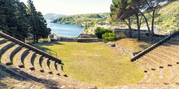 A Lipari arrivano le selezioni per Miss Italia: doppia serata al White Beach club e al Teatro del Castello