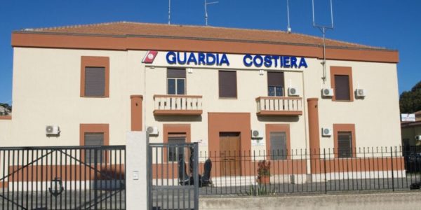 Licata, trovato un cadavere fra gli scogli: indaga la guardia costiera