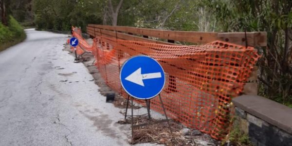 Lipari, cade con lo scooter per una buca in strada: ricoverato a Messina