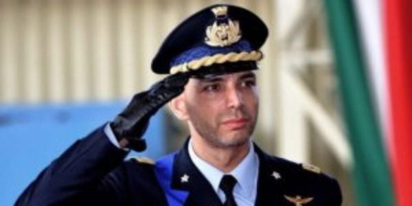 Marsala, ufficiale dell’aeronautica militare salva un uomo che rischiava di annegare