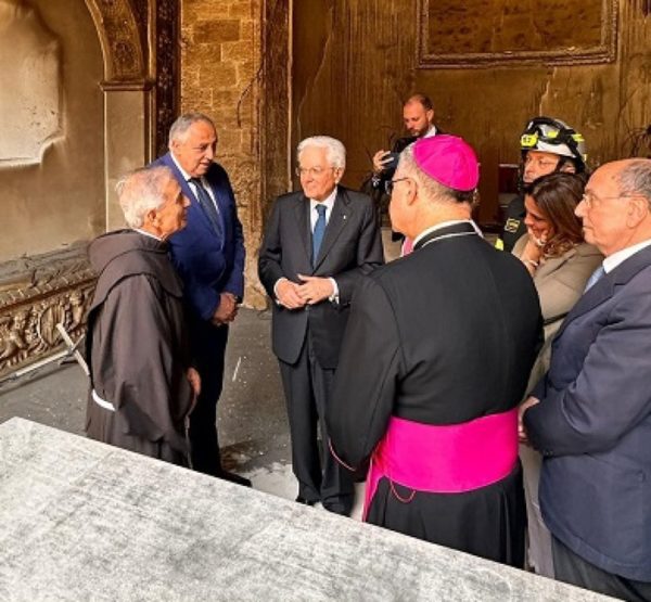 Mattarella visita chiesa Palermo danneggiata da incendio