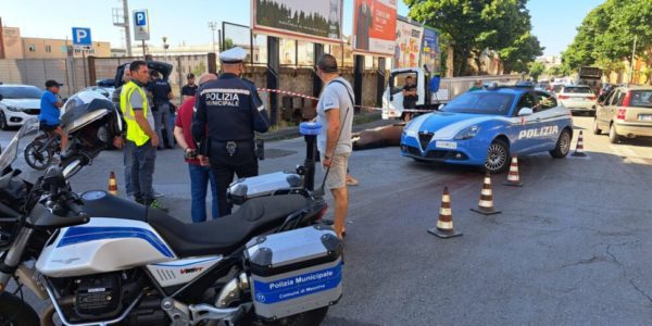 Messina, cavallo imbizzarito si sgancia dal calesse e si schianta contro un muro