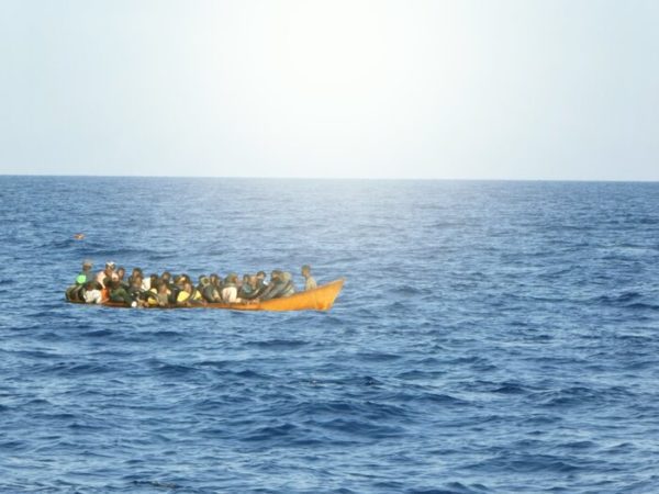 Migranti: soccorsi 10 barchini, in 452 sbarcano a Lampedusa