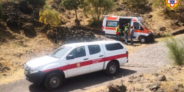 Operaia forestale si sente male mentre lavora sul versante nord-orientale dell’Etna