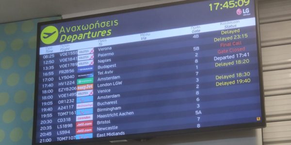 Palermitani accampati in aeroporto a Zante da due giorni: "Situazione drammatica"