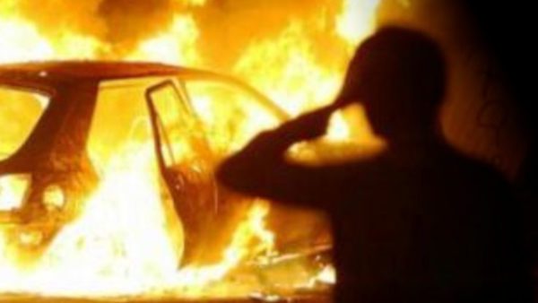 Palermo, 22enne muore nell’incendio della sua auto dopo essere uscito fuori strada nel parco della Favorita