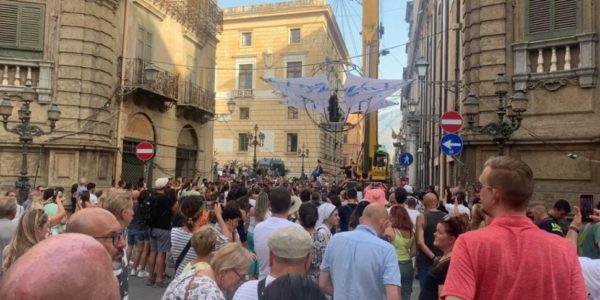 Palermo e la lunga notte del Festino tra speranze e bilanci: «Sotto il sole da giorni per la Santuzza»