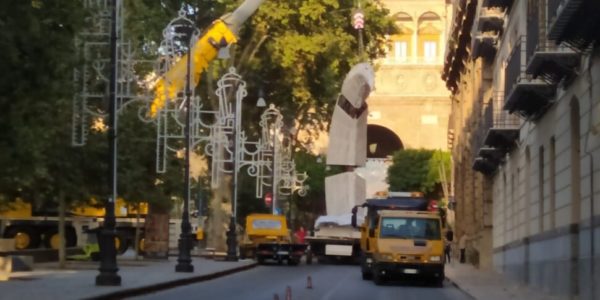 Palermo, ultimi ritocchi sul carro a Porta Nuova: oggi le prove generali del Festino