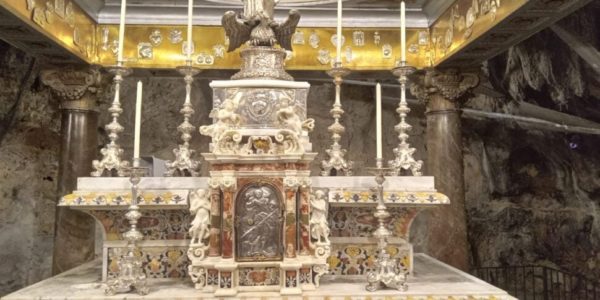 Palermo, al Santuario di Monte Pellegrino recuperato l'altare in marmo di Santa Rosalia