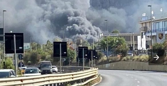 Palermo, incendio alla concessionaria: danni solo al magazzino, il salone auto salvato dai dipendenti