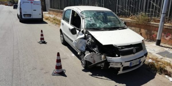 Palermo, auto contro camion in viale Regione Siciliana: una donna ferita