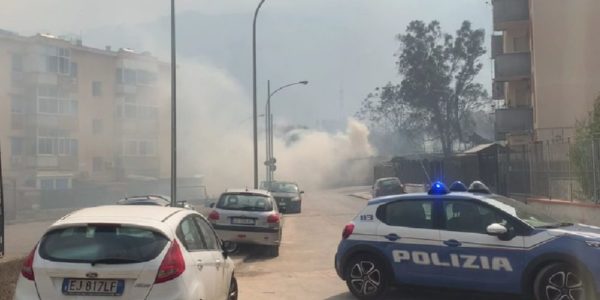 Palermo, incubo a Borgo Nuovo: nubi di fumo e case a fuoco