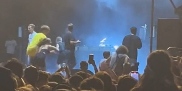 Palermo, sospeso il concerto di Geolier per invasione di palco: il rapper si scusa e va via