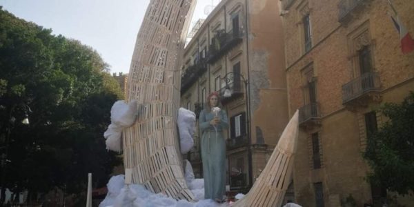 Palermo, rubate rose e lampadine dal carro della Santuzza