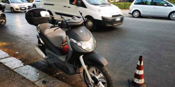 Palermo, donna travolta da uno scooter in piazza Indipendenza: soccorsa dal 118