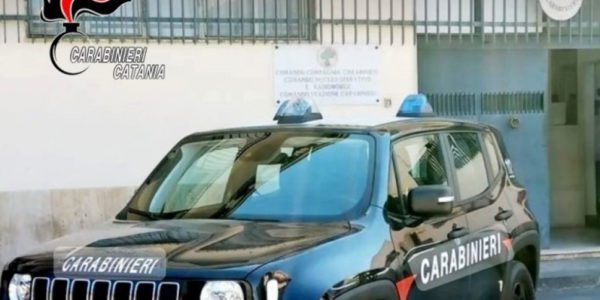 Paternò, si fa portare in giro dall’amico a vendere droga: arrestato