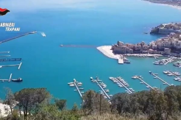 Porto di Castellamare, per  aumentare i costi l’impresa avrebbe dichiarato che i fondali sabbiosi erano di roccia