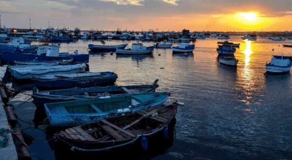 Portopalo di Capo Passero, fuga dalle reti «tristi»: i figli dei pescatori aprono case vacanza