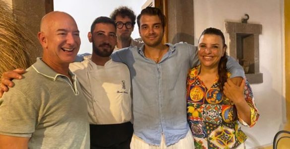 «Pronto? Sono Jeff Bezos», il patron di Amazon prenota la cena a Panarea