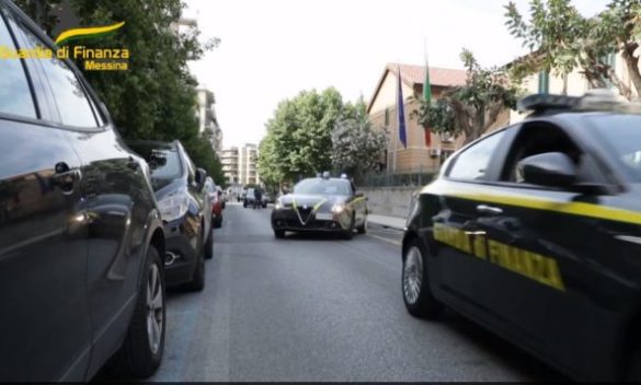 Rubavano il gasolio dai rimorchiatori del porto di Milazzo: sequestrati 24 mezzi, indagati 27 portuali