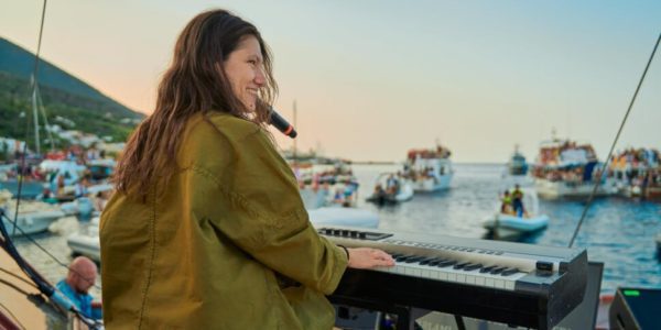 Salina, concerto in mezzo al mare per Elisa