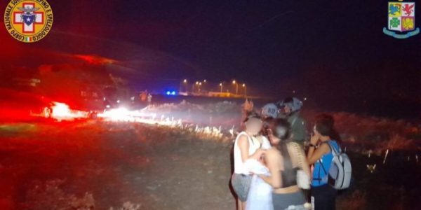 San Vito Lo Capo, evacuato un gruppo di turisti assediato dalle fiamme