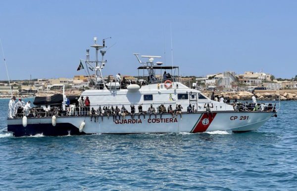 Migranti: sei sbarchi con 224 a Lampedusa