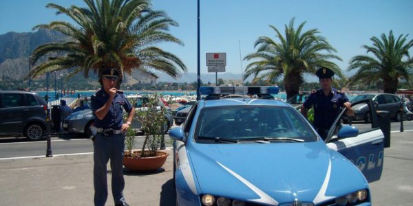 Sfrattato, si barrica in casa a Mondello: si consegna dopo l'arrivo della polizia