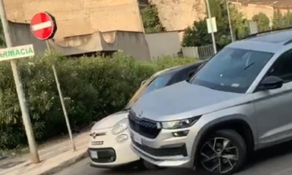 Rissa per una precedenza, automobilista sperona vettura