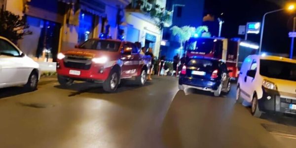 Termini Imerese, incendio in una pizzeria: le fiamme partite dal forno