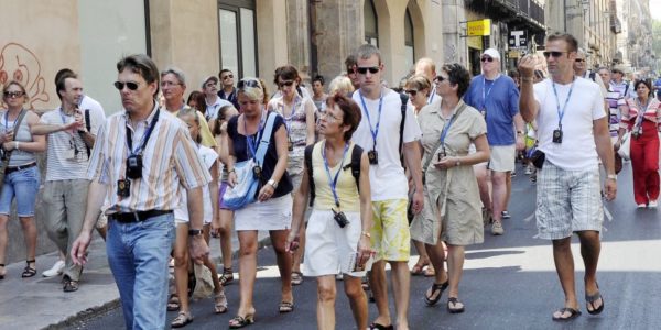 Turismo, piovono le disdette in Sicilia: Schifani accusa la stampa estera