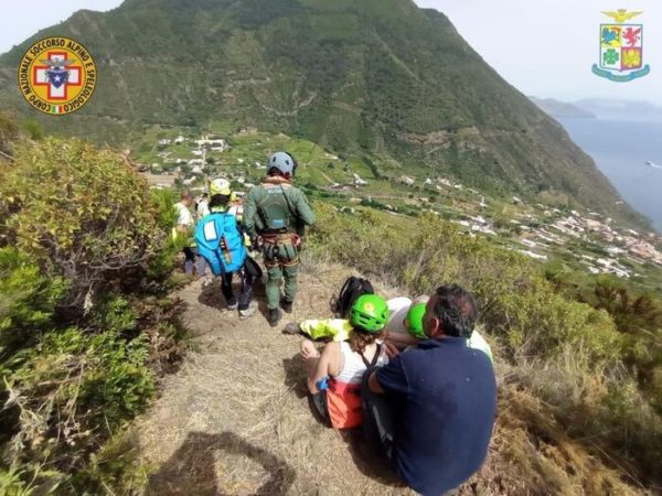 Soccorsa turista ferito durante escursione a Salina