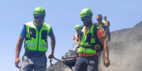 Turista si sente male e muore durante un'escursione sull'Etna