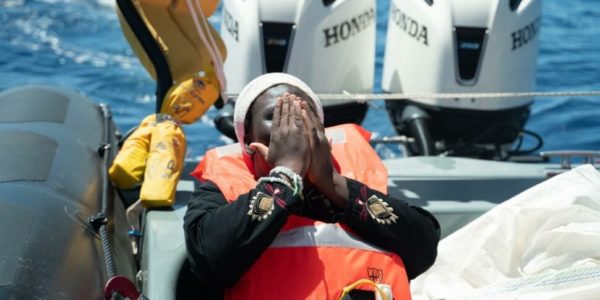 Due barchini affondano al largo di Lampedusa, salvati 61 migranti