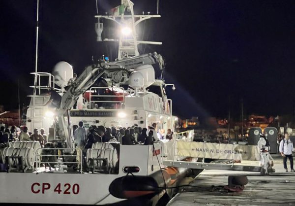 Migranti: in 329 arrivati da mezzanotte a Lampedusa