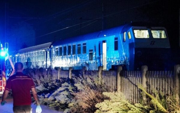 Cinque operai investiti e uccisi da un treno nel Torinese, una vittima è di Marsala