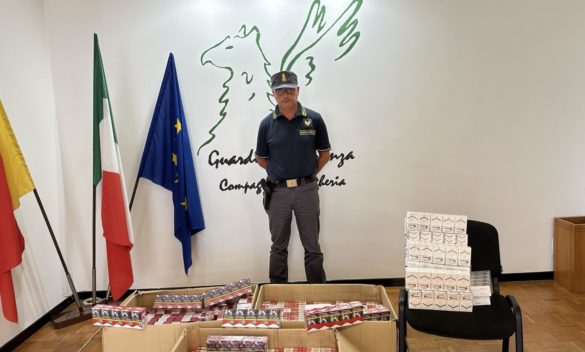 Spedivano le sigarette di contrabbando con un corriere: sequestrati a Bagheria 70 kg di tabacchi illegali