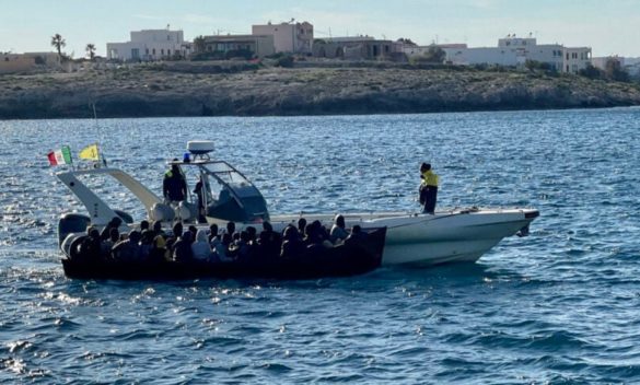 Altri 5 sbarchi, a Lampedusa approdati 113 migranti