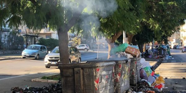 Ancora incendi di rifiuti nella notte allo Zen di Palermo