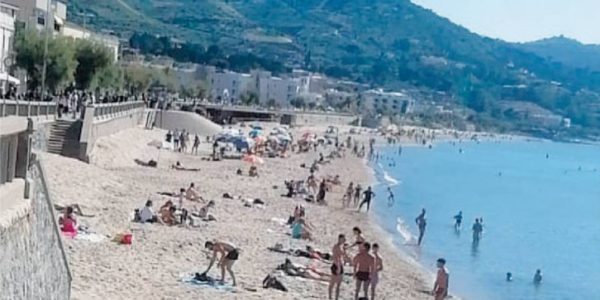 Aree libere fra i lidi privati, spazio ai disabili e allo sport: così il Comune ridisegna le spiagge di Cefalù