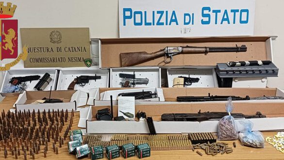 Trovati arsenale e droga a Catania, anche 2 Kalashnikov