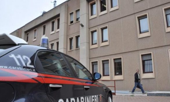 Vittoria, nascondeva una pistola giocattolo nella trousse: arrestato