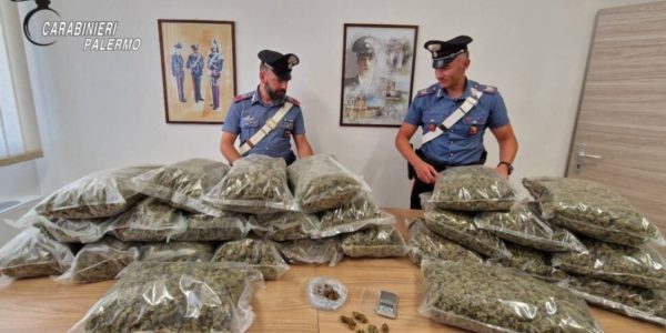 Partinico, arrestati due quarantenni per droga: a casa avevano 26 chili di marijuana