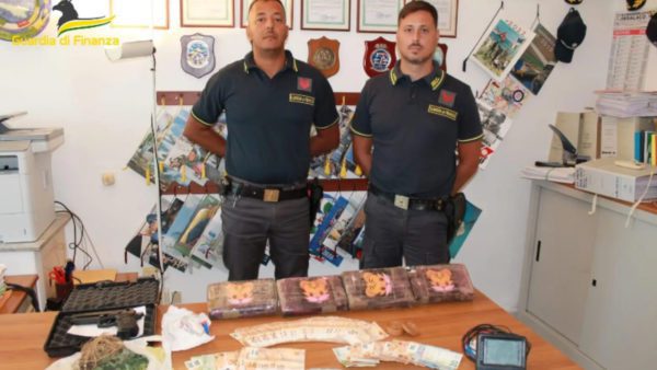 Arrestato a Lampedusa con oltre 4 chili di cocaina: 52enne in manette per spaccio