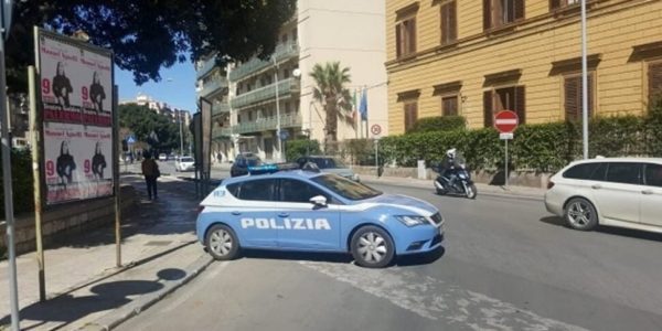 Rapina l’ufficio postale vicino casa sua a Palermo, la polizia lo arresta poco dopo