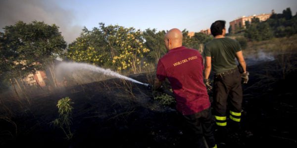 Diede fuoco ai campi di Ciarciolo a Marina di Modica, arrestato un bracciante di 37 anni