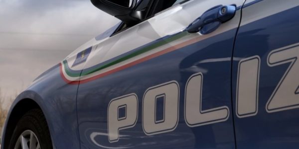 Minaccia i poliziotti con un coltello dopo una lite in famiglia, un arresto ad Enna