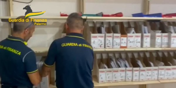 Assicuratore di Godrano rilascia agli automobilisti polizze false: scoperto dalla guardia di finanza