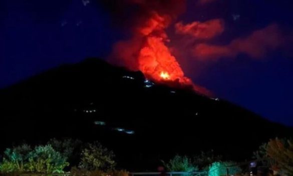 Stromboli in eruzione, l'attività è in forte crescita